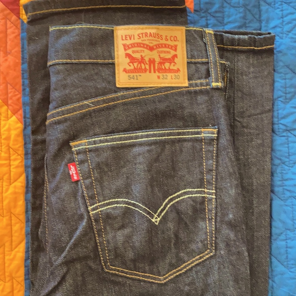 Levi’s 541 athletic taper flex 32x30 like new